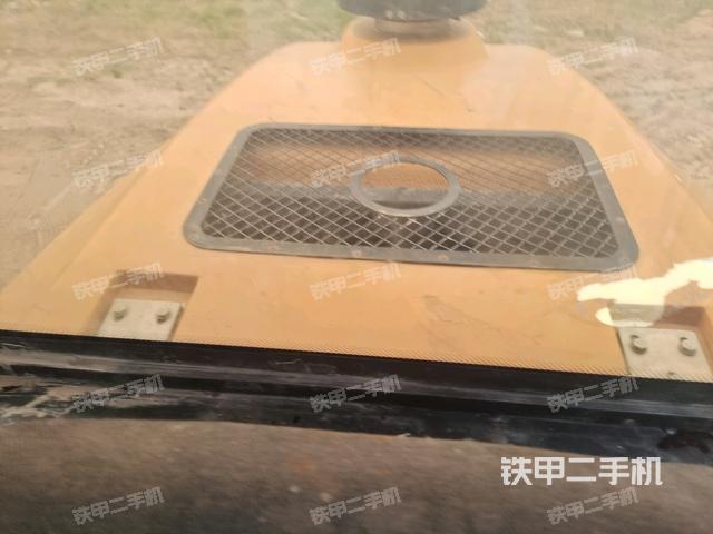 驾驶室内座椅、仪表操作手柄全景(压路机驾驶室) 驾驶室内座椅、仪表操作手柄全景(压路机驾驶室)