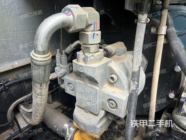 液压泵舱室正面整体(整机外观) 液压泵舱室正面整体(整机外观)