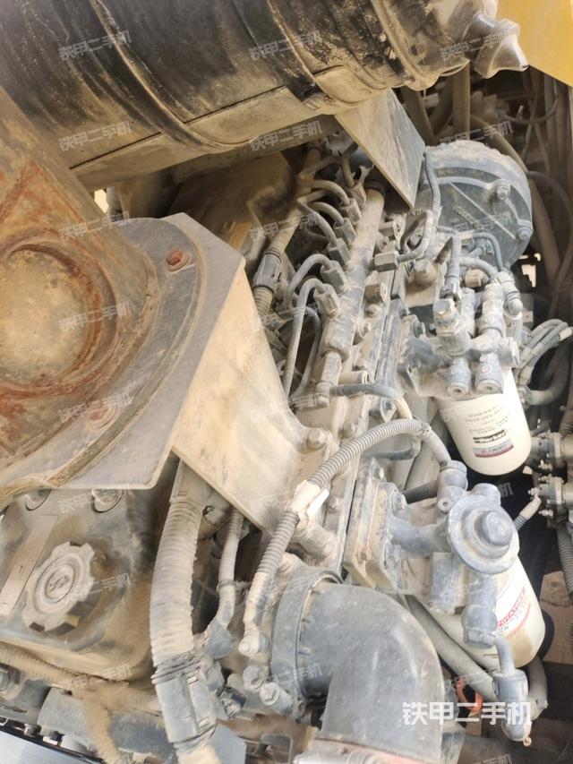 散热器全景(压路机发动机舱) 散热器全景(压路机发动机舱)