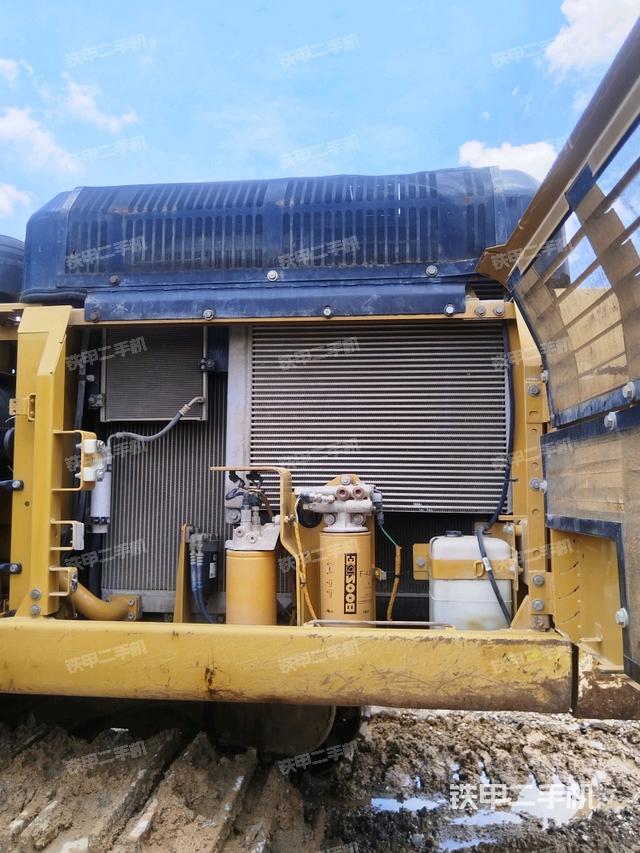 散熱器正面(大件艙室) 散熱器正面(大件艙室)