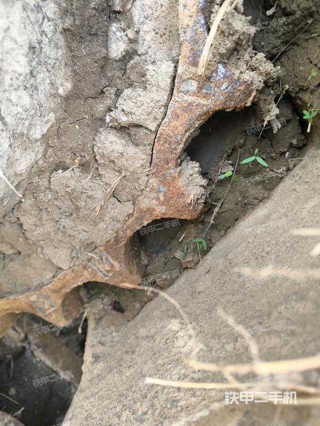 左驅(qū)動(dòng)輪(行走機(jī)構(gòu)) 左驅(qū)動(dòng)輪(行走機(jī)構(gòu))