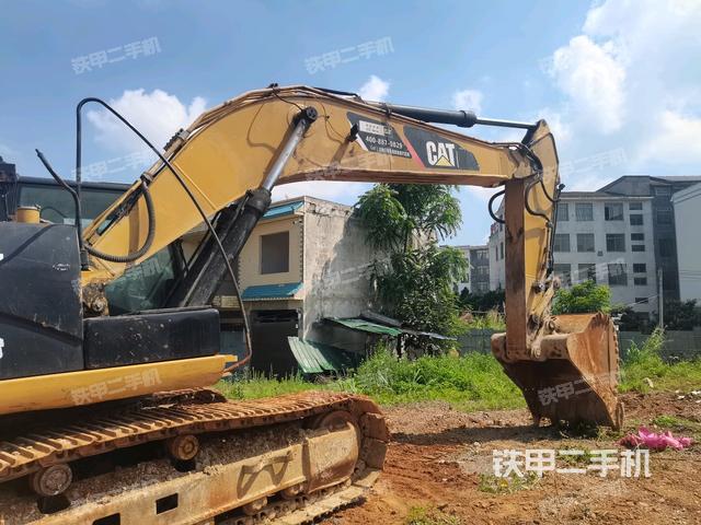 大臂整体 右侧(工作和回转装置) 大臂整体 右侧(工作和回转装置)