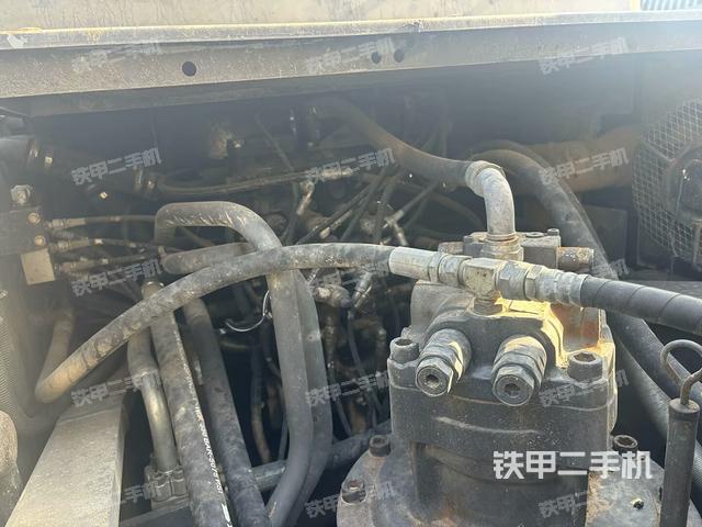 回转马达和主控阀（整机外观）