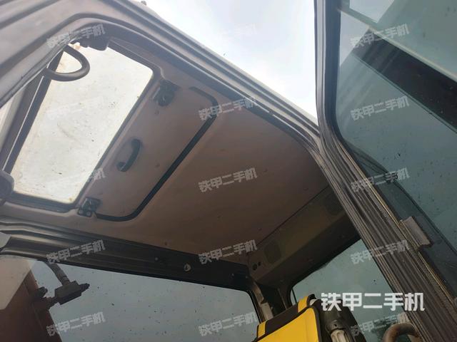 駕駛室頂部(整機外觀) 駕駛室頂部(整機外觀)