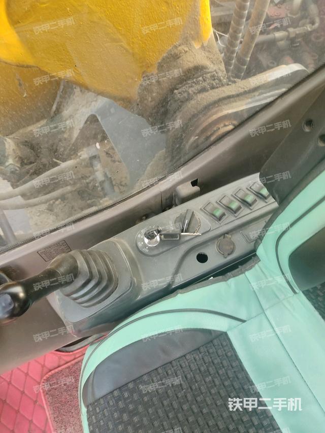 座椅右側(cè)控制臺(tái)/鑰匙門/油門/含右手柄(駕駛室部分) 座椅右側(cè)控制臺(tái)/鑰匙門/油門/含右手柄(駕駛室部分)