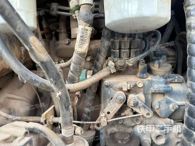 液压泵舱室正面整体(整机外观) 液压泵舱室正面整体(整机外观)