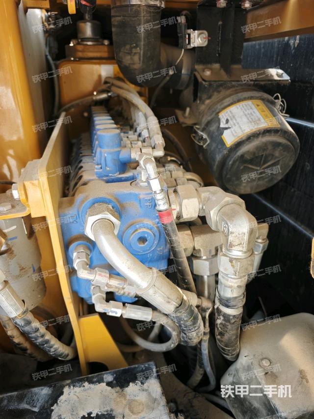 回轉(zhuǎn)馬達和主控閥（整機外觀）