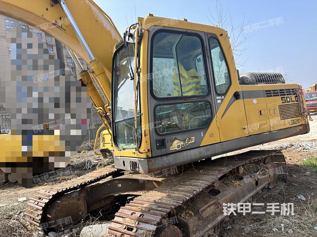 駕駛室整體(整機(jī)外觀(guān)) 駕駛室整體(整機(jī)外觀(guān))