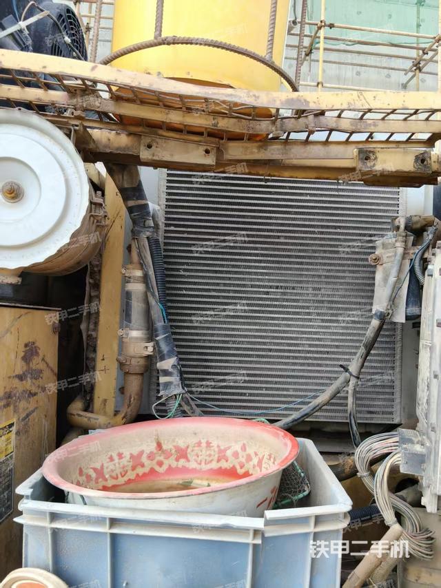 驾驶室顶部(整机外观) 驾驶室顶部(整机外观)