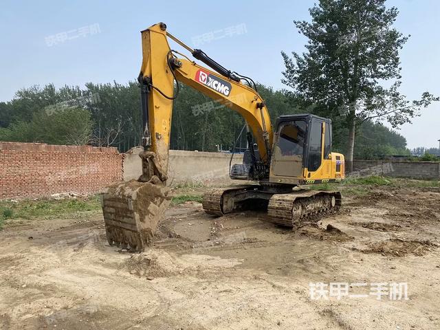 駕駛室頂部（整機外觀）