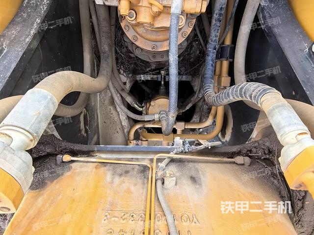 中央回轉(zhuǎn)接頭特寫(xiě)(上車部件) 中央回轉(zhuǎn)接頭特寫(xiě)(上車部件)