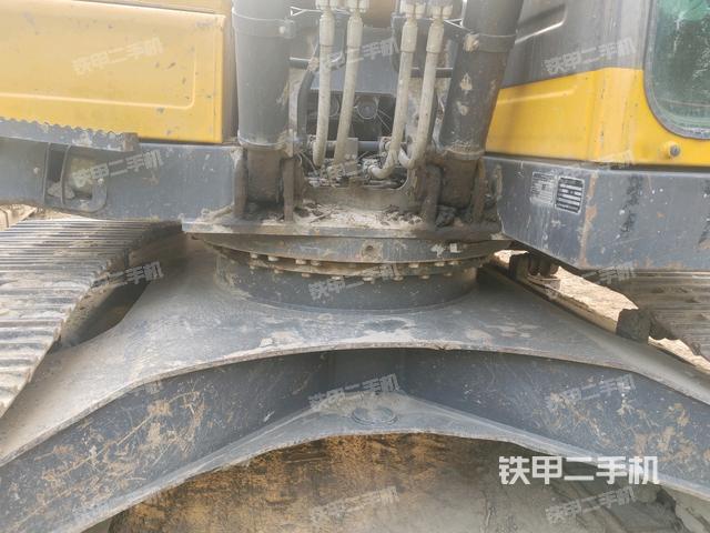 轉(zhuǎn)盤和下車架正前(工作和回轉(zhuǎn)裝置) 轉(zhuǎn)盤和下車架正前(工作和回轉(zhuǎn)裝置)