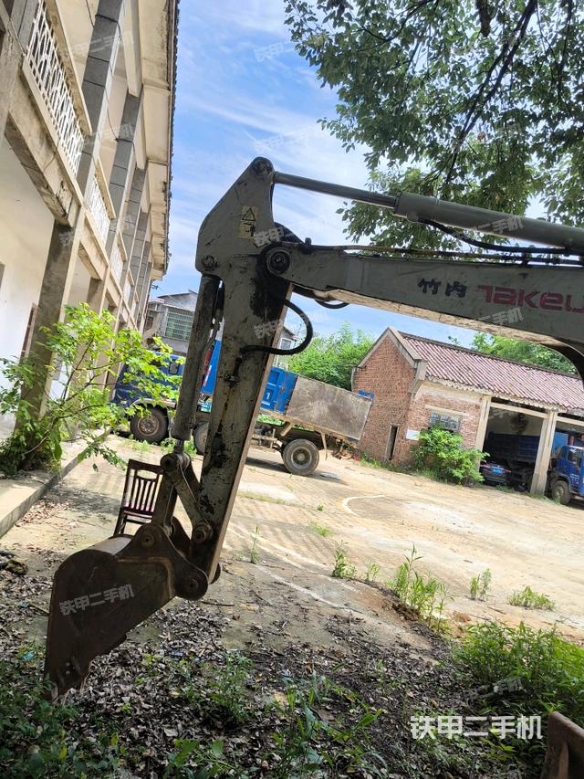 铲斗右后整体(工作和回转装置) 铲斗右后整体(工作和回转装置)