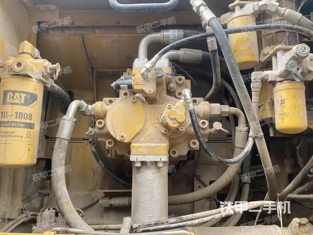 液壓泵艙室正面整體（整機(jī)外觀）