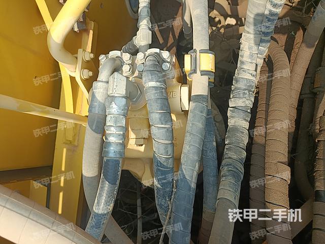 回轉(zhuǎn)馬達(dá)和主控閥(整機(jī)外觀) 回轉(zhuǎn)馬達(dá)和主控閥(整機(jī)外觀)