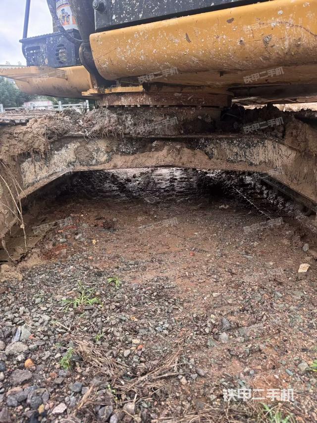 转盘和下车架正前（工作和回转装置）