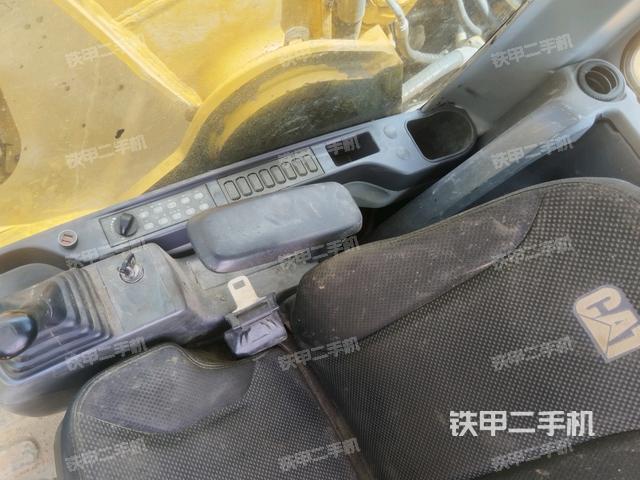 座椅右側(cè)控制臺(tái)/鑰匙門/油門/含右手柄(駕駛室部分) 座椅右側(cè)控制臺(tái)/鑰匙門/油門/含右手柄(駕駛室部分)