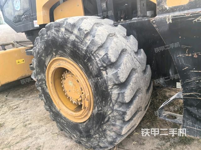 后轮左侧全景(压路机前后车架) 后轮左侧全景(压路机前后车架)