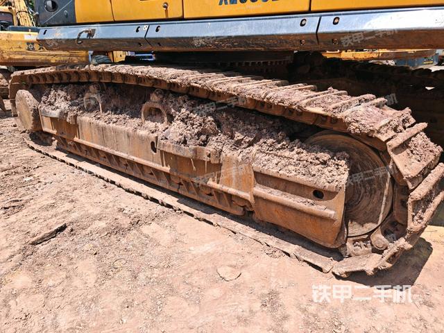 右侧履带整体(行走机构) 右侧履带整体(行走机构)