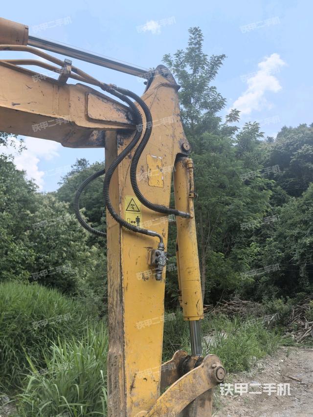 小臂整体右前(工作和回转装置) 小臂整体右前(工作和回转装置)