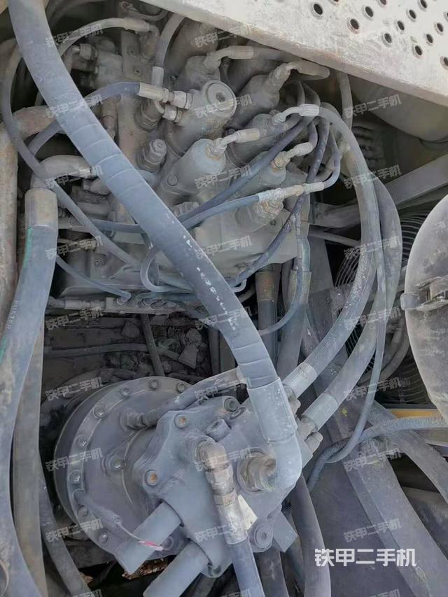 回轉(zhuǎn)馬達(dá)和主控閥(整機(jī)外觀) 回轉(zhuǎn)馬達(dá)和主控閥(整機(jī)外觀)