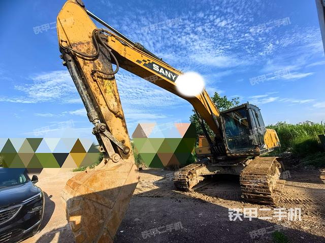 三一重工SY215C挖掘機(jī)