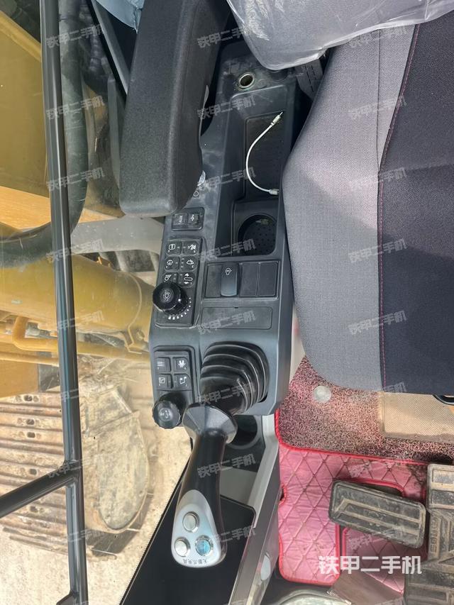 左后方玻璃角标（驾驶室部分）