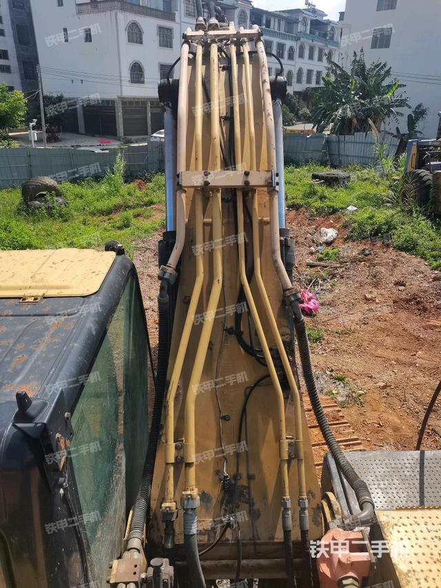 大臂背部俯视(工作和回转装置) 大臂背部俯视(工作和回转装置)