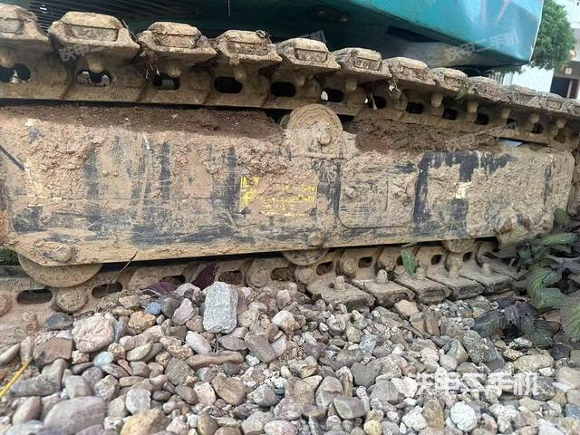 单侧履带整体(整机外观) 单侧履带整体(整机外观)