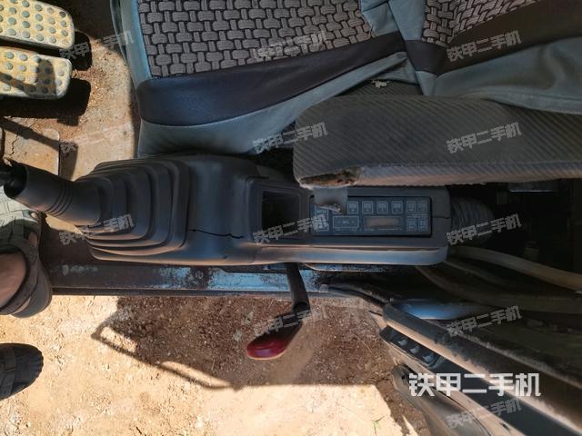 座椅左侧控制台/音响/含左手柄（驾驶室部分）