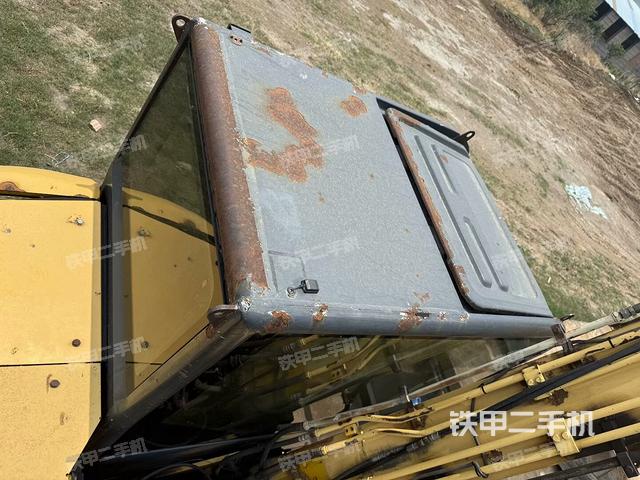 驾驶室顶部(整机外观) 驾驶室顶部(整机外观)