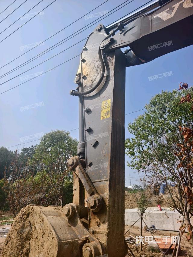 小臂整體左后(工作和回轉(zhuǎn)裝置) 小臂整體左后(工作和回轉(zhuǎn)裝置)
