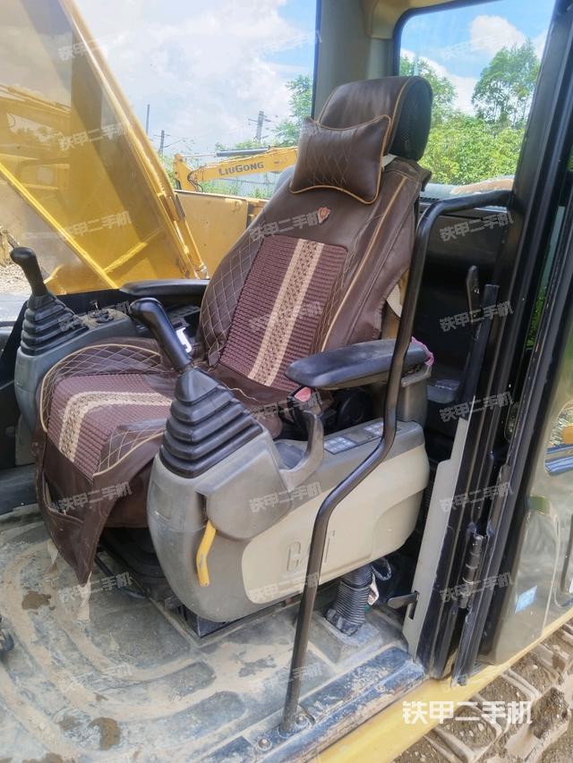 左后方玻璃角标(驾驶室部分) 左后方玻璃角标(驾驶室部分)