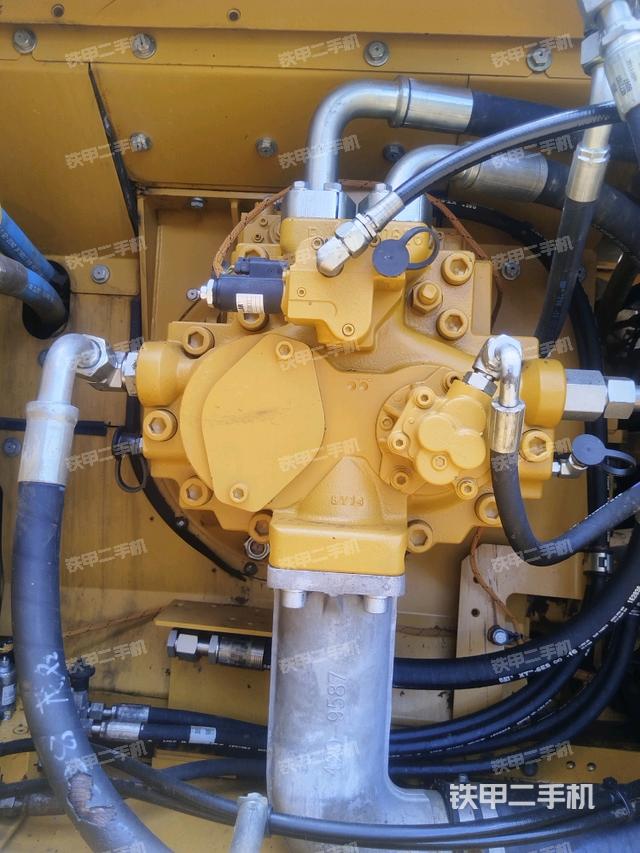 液壓泵斜45?左(大件艙室) 液壓泵斜45?左(大件艙室)