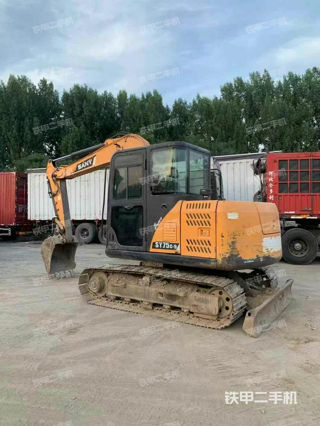 单侧履带整体(整机外观) 单侧履带整体(整机外观)