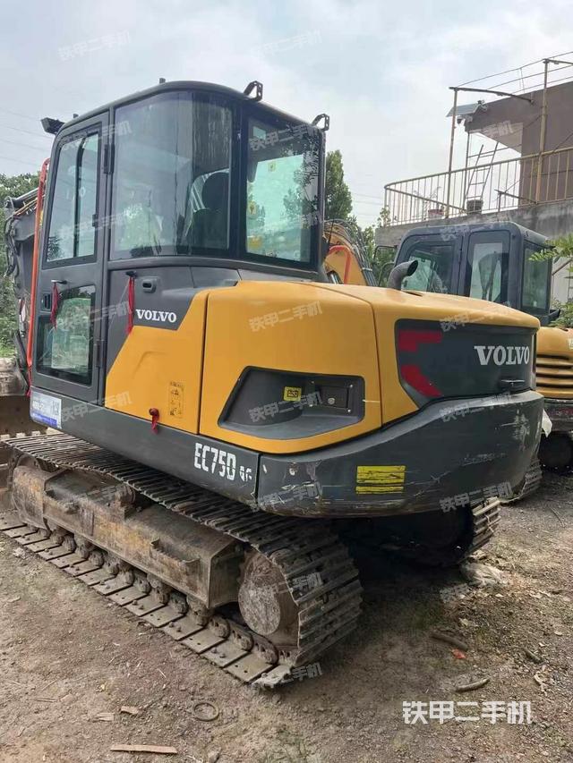 驾驶室顶部（整机外观）