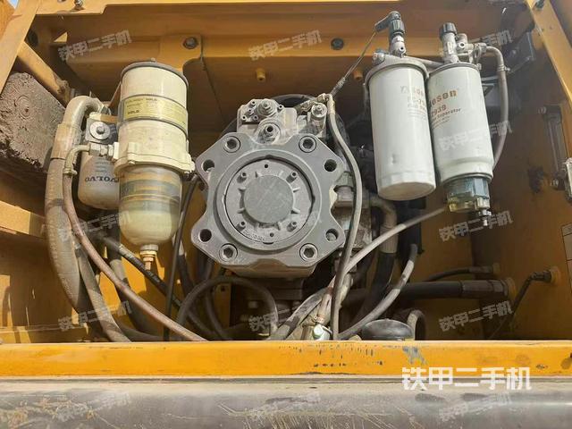 液壓泵艙室正面整體(整機外觀) 液壓泵艙室正面整體(整機外觀)