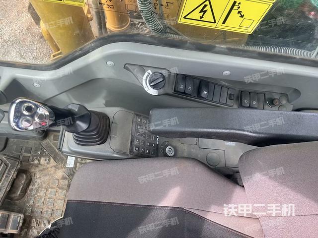 后窗玻璃角標(biāo)(駕駛室部分) 后窗玻璃角標(biāo)(駕駛室部分)