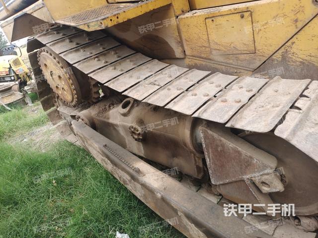 左側(cè)履帶全景（推土機(jī)底盤及工作裝置）