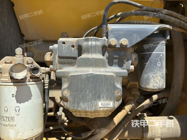 液压泵舱室正面整体(整机外观) 液压泵舱室正面整体(整机外观)