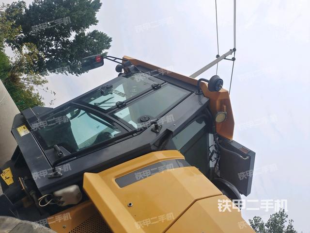 前轮右侧减震块连接及部件(压路机前后车架) 前轮右侧减震块连接及部件(压路机前后车架)