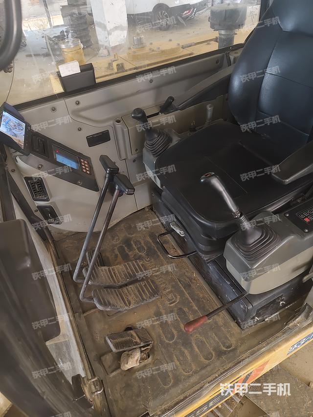 驾驶室整体（整机外观）