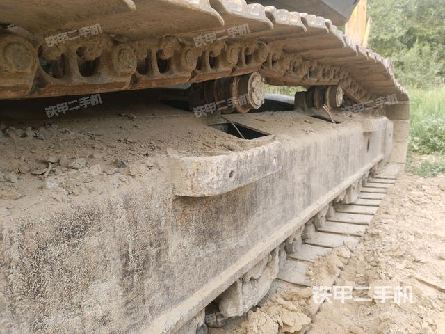 右側(cè)履帶整體(行走機(jī)構(gòu)) 右側(cè)履帶整體(行走機(jī)構(gòu))