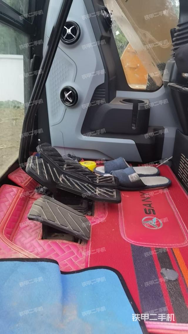 驾驶室整体（整机外观）