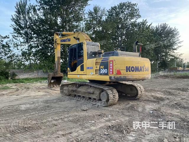 驾驶室顶部(整机外观) 驾驶室顶部(整机外观)