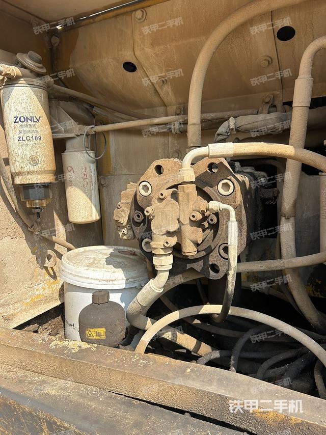 液壓泵艙室正面整體(整機(jī)外觀(guān)) 液壓泵艙室正面整體(整機(jī)外觀(guān))