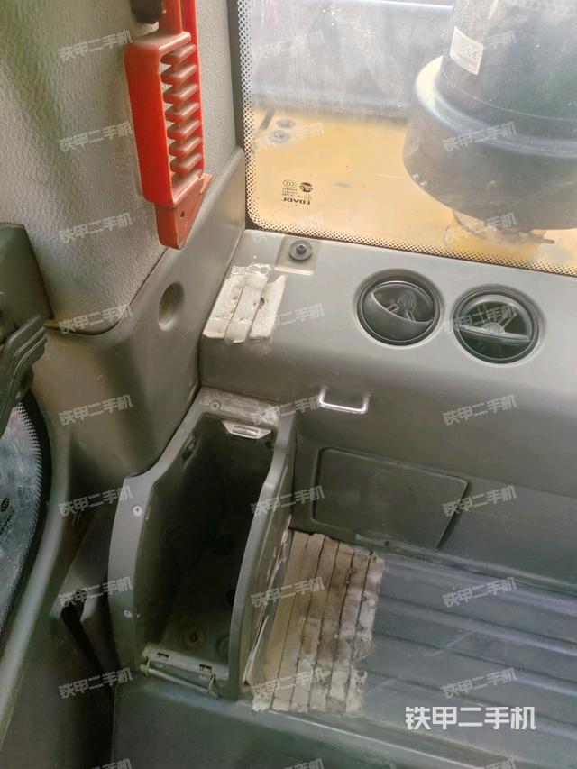 后窗玻璃角標(biāo)(駕駛室部分) 后窗玻璃角標(biāo)(駕駛室部分)