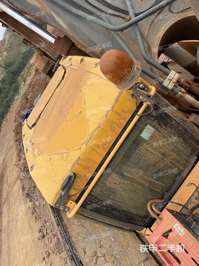 驾驶室顶部(整机外观) 驾驶室顶部(整机外观)