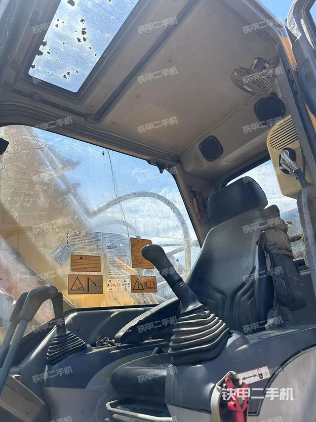驾驶室整体(整机外观) 驾驶室整体(整机外观)