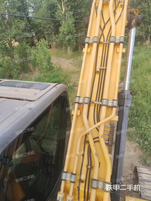 大臂背部俯視(工作和回轉(zhuǎn)裝置) 大臂背部俯視(工作和回轉(zhuǎn)裝置)